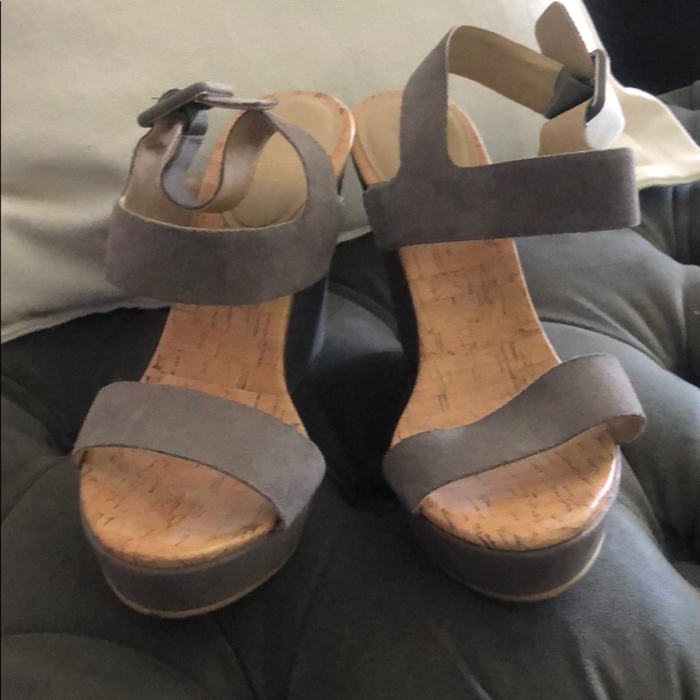 Cute gray 14th & Union wedges!